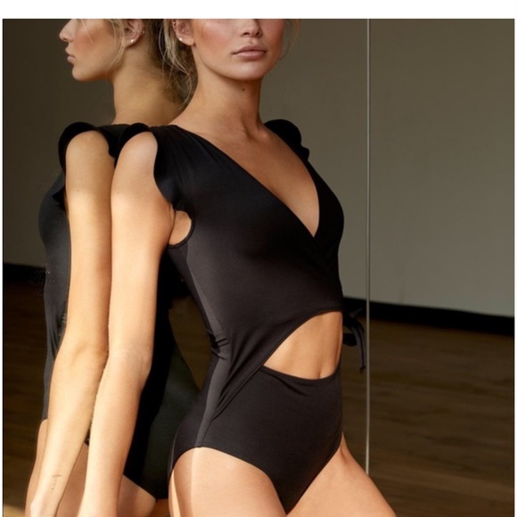 New Free People Medium Movement Streamline Bodysuit black Ruffle Sleeve Yoga - Picture 2 of 5